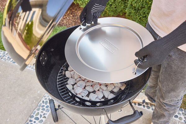 Gril Weber Master-Touch GBS Premium E-5770 - 57 cm, čierna