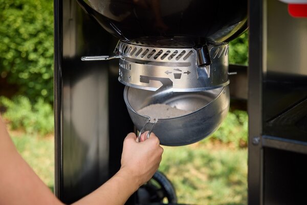 Gril na drevené uhlie Weber Performer Premium 57 cm
