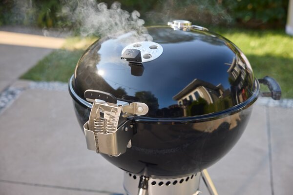 Gril Weber Master-Touch GBS Premium E-5770 - 57 cm, čierna
