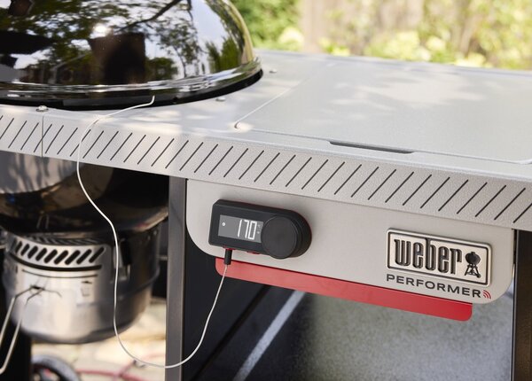 Gril na drevené uhlie Weber Performer Premium Smart 57 cm