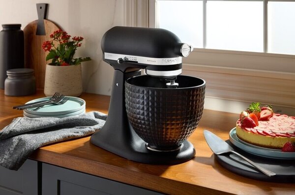 Kuchynský robot KitchenAid Artisan 5KSM156 - čierna liatina s keramickou misou