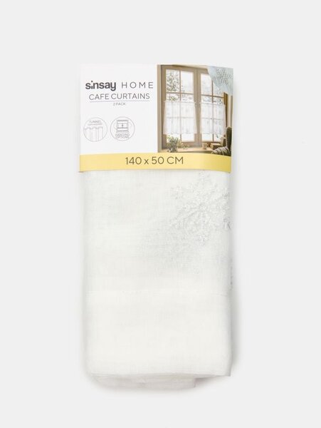 Sinsay - Súprava krátkych záclon s lesklou výšivkou snehových vločiek 2 pack - biela