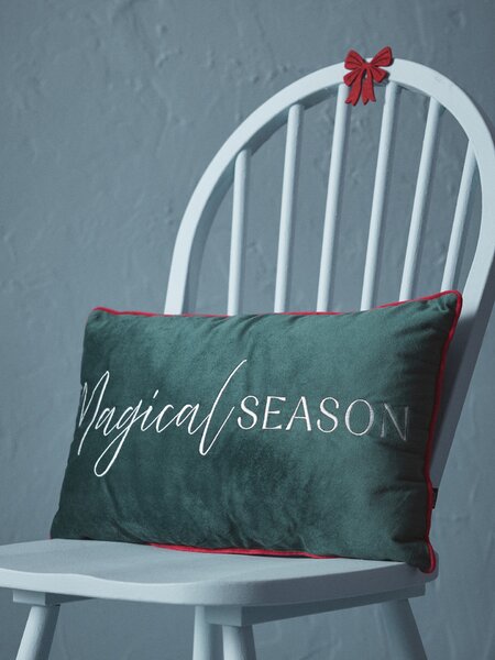 Sinsay - Vianočný dekoračný vankúš so strieborným nápisom „Magical Season“ - tmavozelená