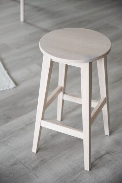 Barová stolička z dubového dreva v prírodnej farbe (výška sedadla 65 cm) Austin – Rowico