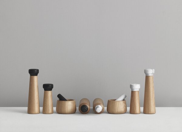 Normann Copenhagen Mlynček na čierne korenie Craft, malý – dub/čierny