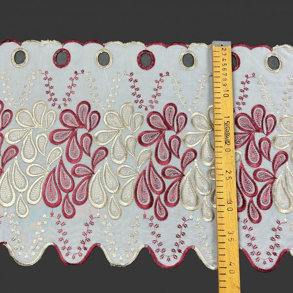 Vitrážová ﻿voálová záclona s výšivkou 2239 bordo - výška 40,90 cm , metráž