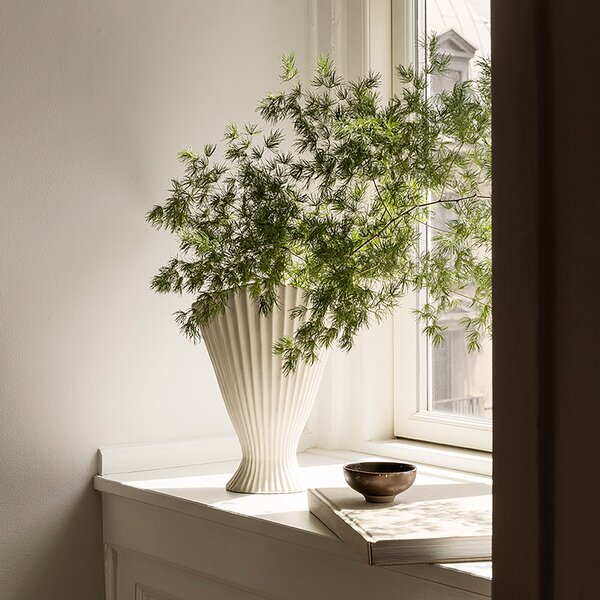 Váza Fountain Small, Off-white – Ferm Living