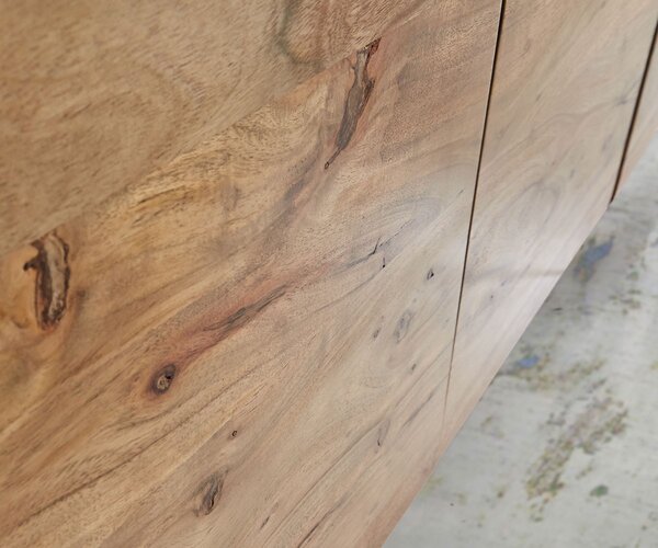 DELIFE Komoda Live-Edge 172 cm akácia prírodná 4 dvierka 4 zásuvky