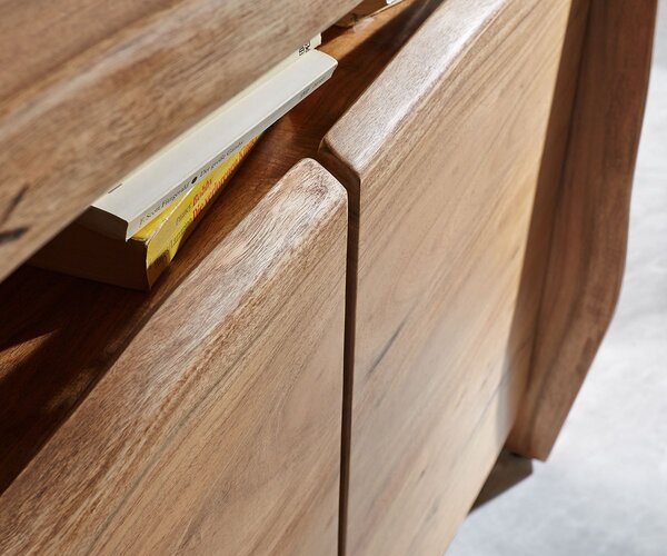 DELIFE Komoda Live-Edge 145 cm akácia prírodná 3 dvierka