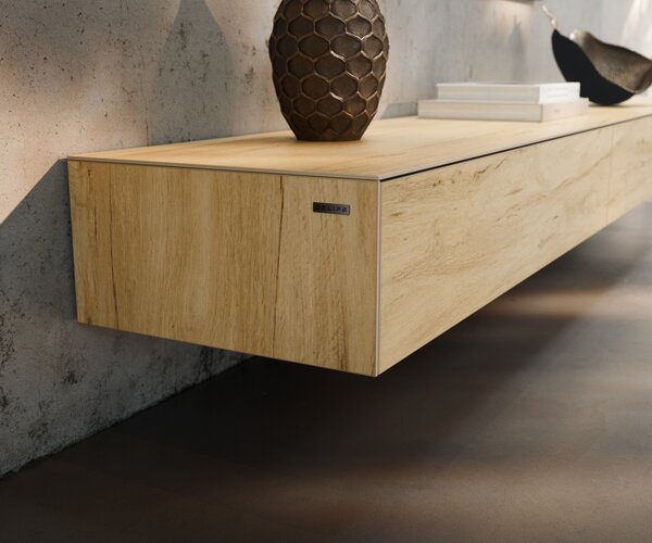 DELIFE TV stolík Cuor 250 cm keramika Laminam® sabbia v dubovej farbe 1 výklopné dvierka 1 zásuvka závesný