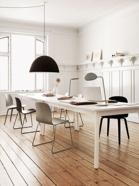 Muuto Stolná lampa Leaf, grey LEATBL05