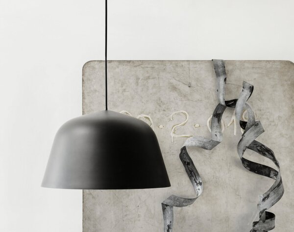 Muuto Závesná lampa Ambit Ø40, black AMBPEN4001