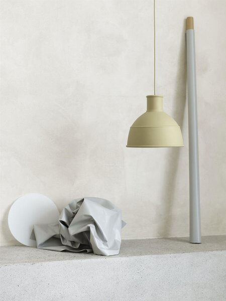 Muuto Závesná lampa Unfold, light yellow UNFPEN3210