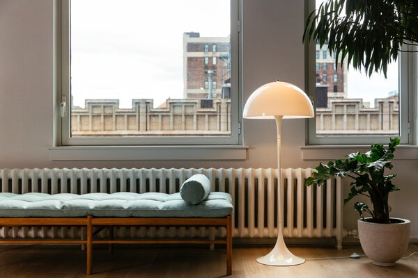 Stojacia lampa Panthella Opal White