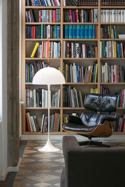 Stojacia lampa Panthella Opal White