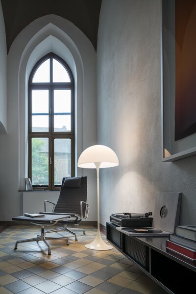 Stojacia lampa Panthella Opal White