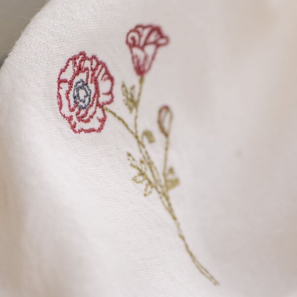 Vyšívaný obrúsok Butter Cream / Poppy Flower