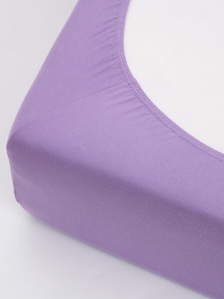 Jersey prostěradlo s elastanem 120 × 200 cm – levandulové