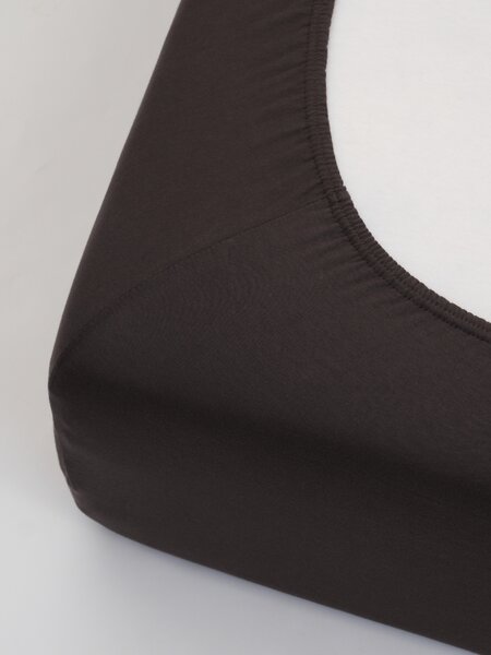 Jersey prostěradlo s elastanem 120 × 200 cm – tmavě hnědé