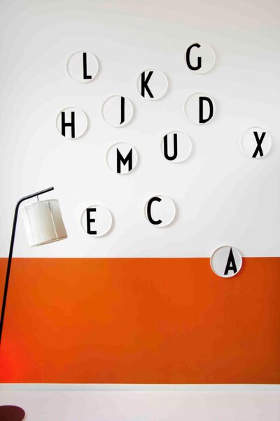 Design Letters Tanier s písmenom B, white