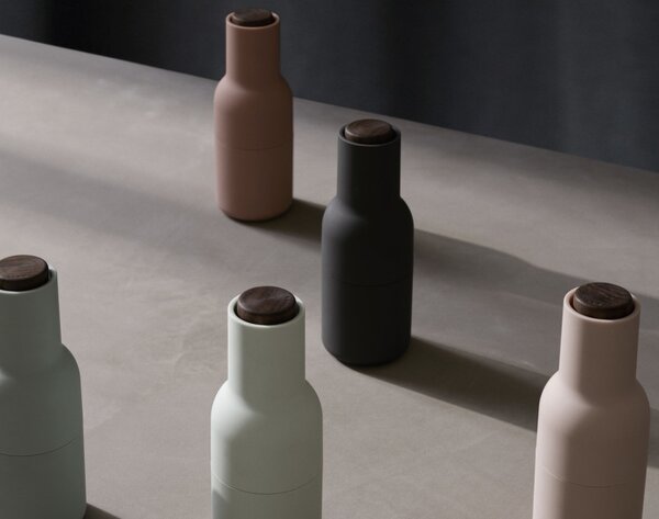 Audo Copenhagen Mlynčeky na soľ a čierne korenie Bottle, nudes / walnut
