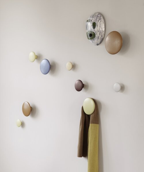 Muuto Vešiak The Dots S, dark green