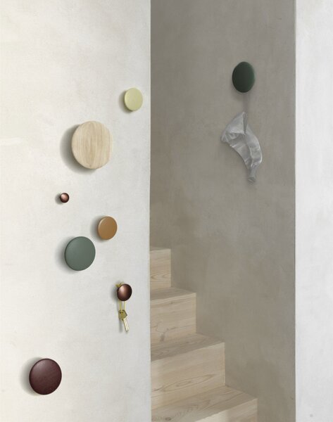 Muuto Vešiak The Dots Metal M, umber