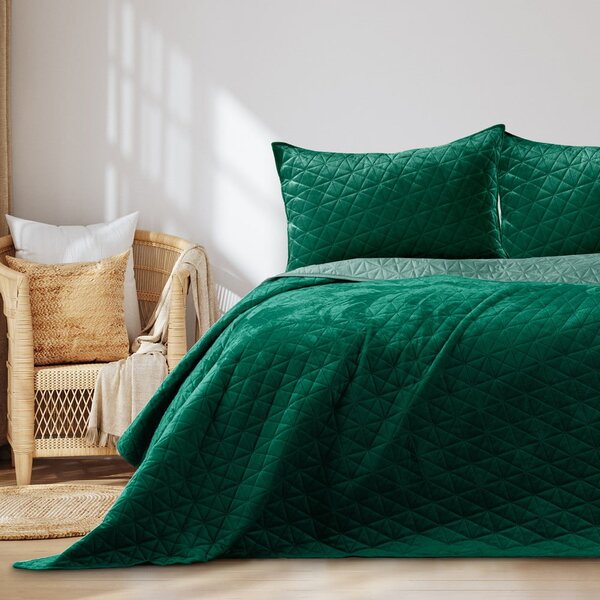 Zelený zamatový prešívaný pléd 220x240 cm Laila – AmeliaHome