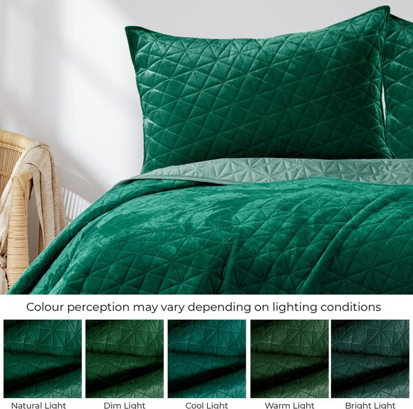 Zelený zamatový prešívaný pléd 220x240 cm Laila – AmeliaHome