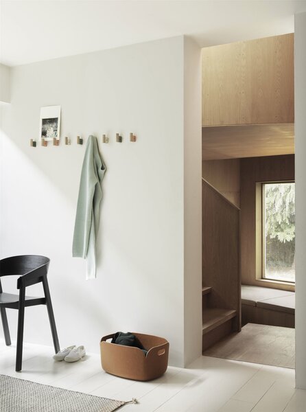 Muuto Vešiaky Attach, aluminum/oak