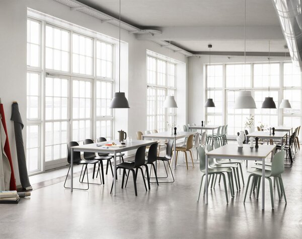 Muuto Stolička Visu, wood base, dark green