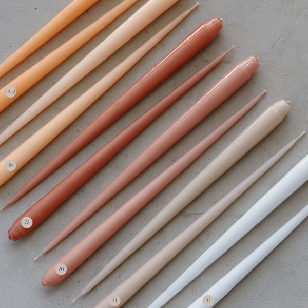 Sviečka Cone 37 cm – 20 Rosy Caramel