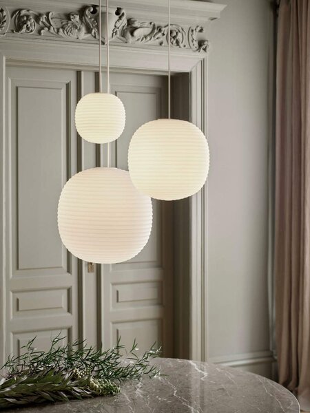 New Works Závesné svietidlo Lantern Pendant, Medium, Frosted White Opal Glass 20620