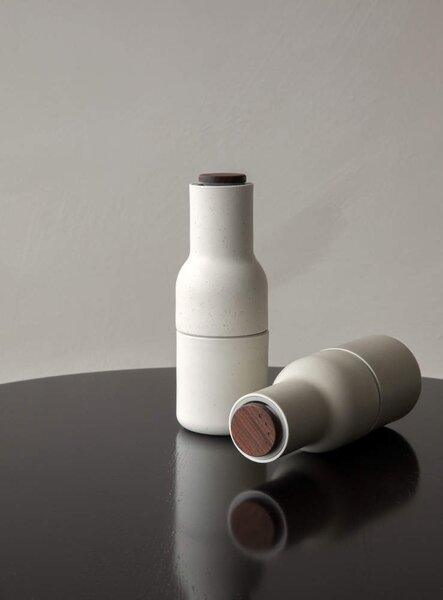 Audo Copenhagen Mlynčeky na soľ a čierne korenie Bottle Ceramic set 2ks, sand / walnut