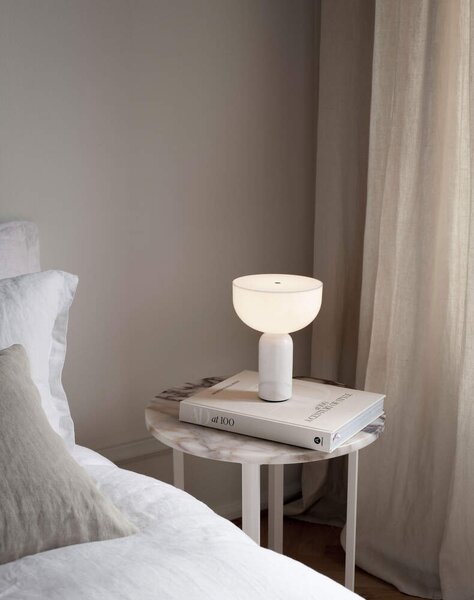 New Works Prenosná lampa Kizu, white marble 21710