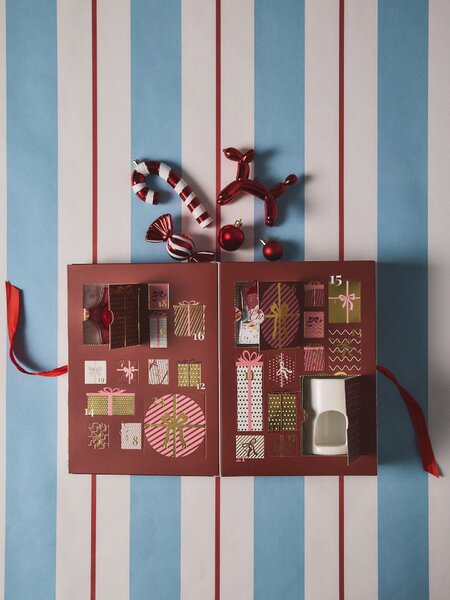 Sinsay - Vianočný adventný kalendár s voňavými produktmi 24 pack - červená
