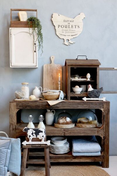 Krémová antik nástenná drevená skrinka s dvierkami Chantal - 35*19*50 cm - Chic Antique