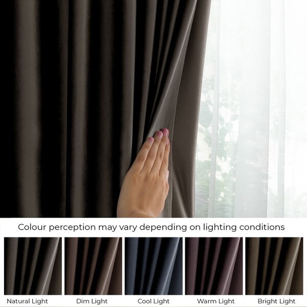 Hnedý zamatový dimout záves 140x270 cm Eyelets – Restilo