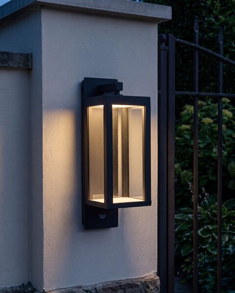 Vonkajšie LED nástenné svietidlo čierne hliník so senzorom pohybu záhradná lampa IP54 moderný štýl exteriér