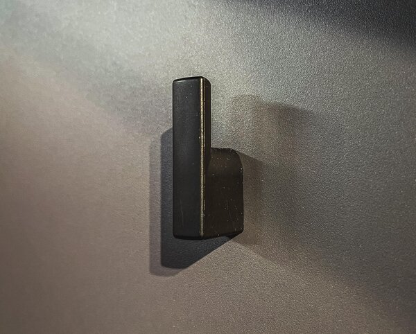 NovýNábytok.sk Vešiakový panel Mablo (antracit). Akcia -21%. Vlastná spoľahlivá doprava až k Vám domov. 1097703