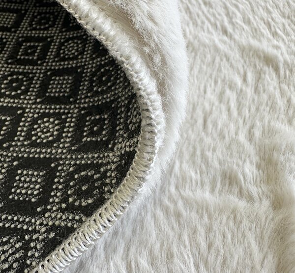 BE Koberec Puffy PUFFY 060 WHITE – biely obdĺžnikový Rozmer: 40x60 cm