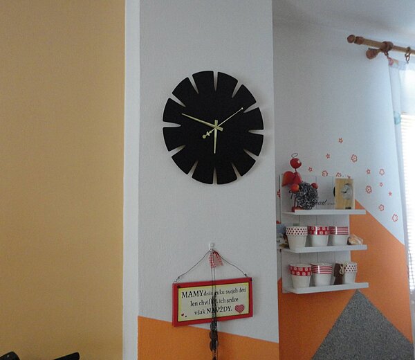 Drevené hodiny na stenu, štýlový darček do interiéru - SPECTRA: Čierne ručičky HDF - čierna 30 cm 3733-34743 HDFK0011