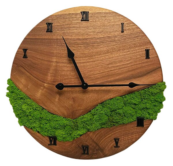 Krásne drevené hodiny s machom 38 cm