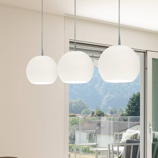 Závesná lampa Casablanca Ball, tri svetlá, Biela / opálová, Obývacia izba / jedáleň, Sklo, Dizajn