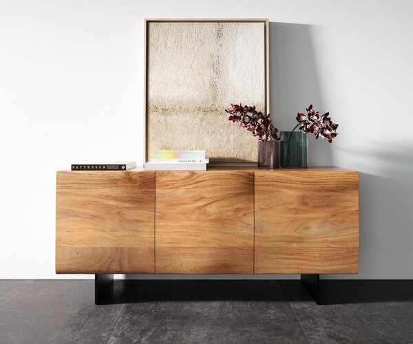 DELIFE Komoda New Live-Edge 145 cm akácia prírodná 3 dvierka podstava závesná kov čierna