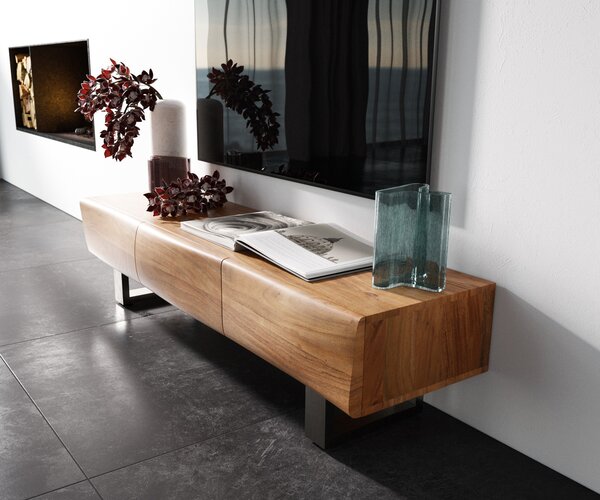 DELIFE TV stolík New Live-Edge 145 cm akácia prírodná 3 dvierka tenká podstava nerezová oceľ kefovaná