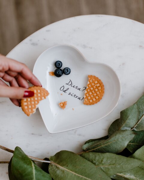 Porcelánový tanierik v tvare srdca s nápisom Dieta? Od zítra! 16 cm - CZ