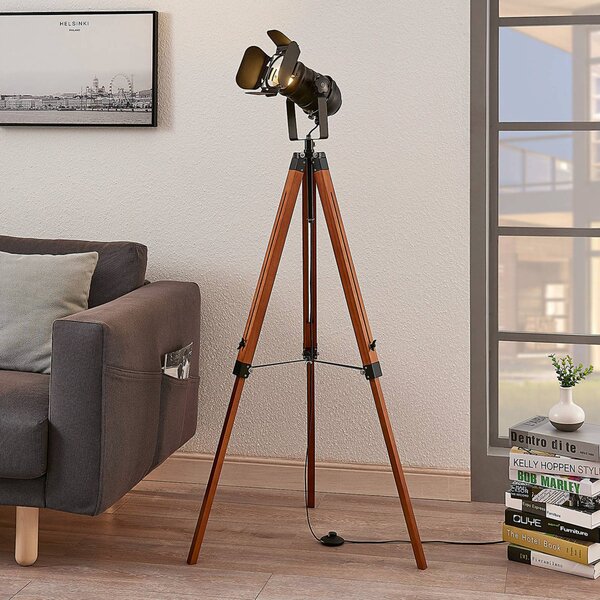 Drevená stojaca lampa Hilma s trojnohým stojanom, Hnedá / hrdzavá, Obývacia izba / jedáleň, Drevo, Industriálny dizajn, Trojhran
