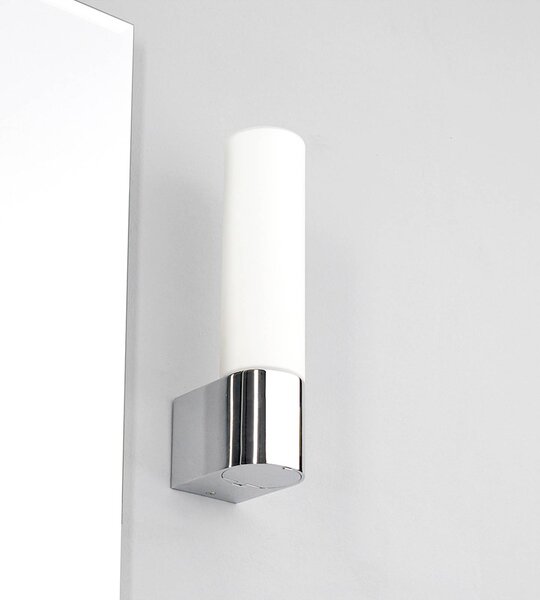 Zrkadlová lampa Lindby Melike, 27 cm, chróm, IP44, zásuvka, Chrómová / strieborná, Kúpeľňa, kov, Moderný, Nástenné svietidlo