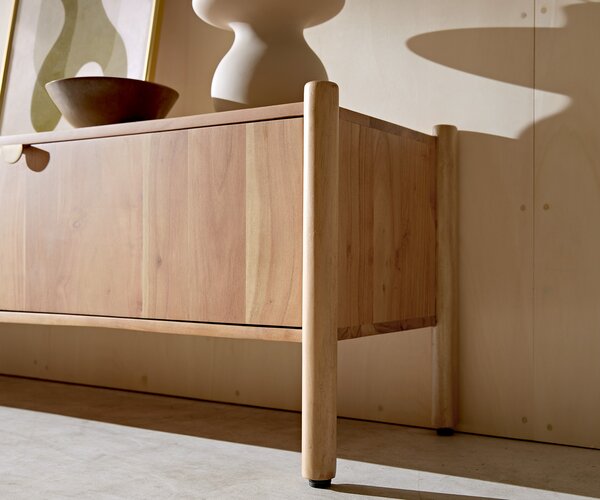 DELIFE TV stolík Caius 220 cm akácia Aura 4 dvierka